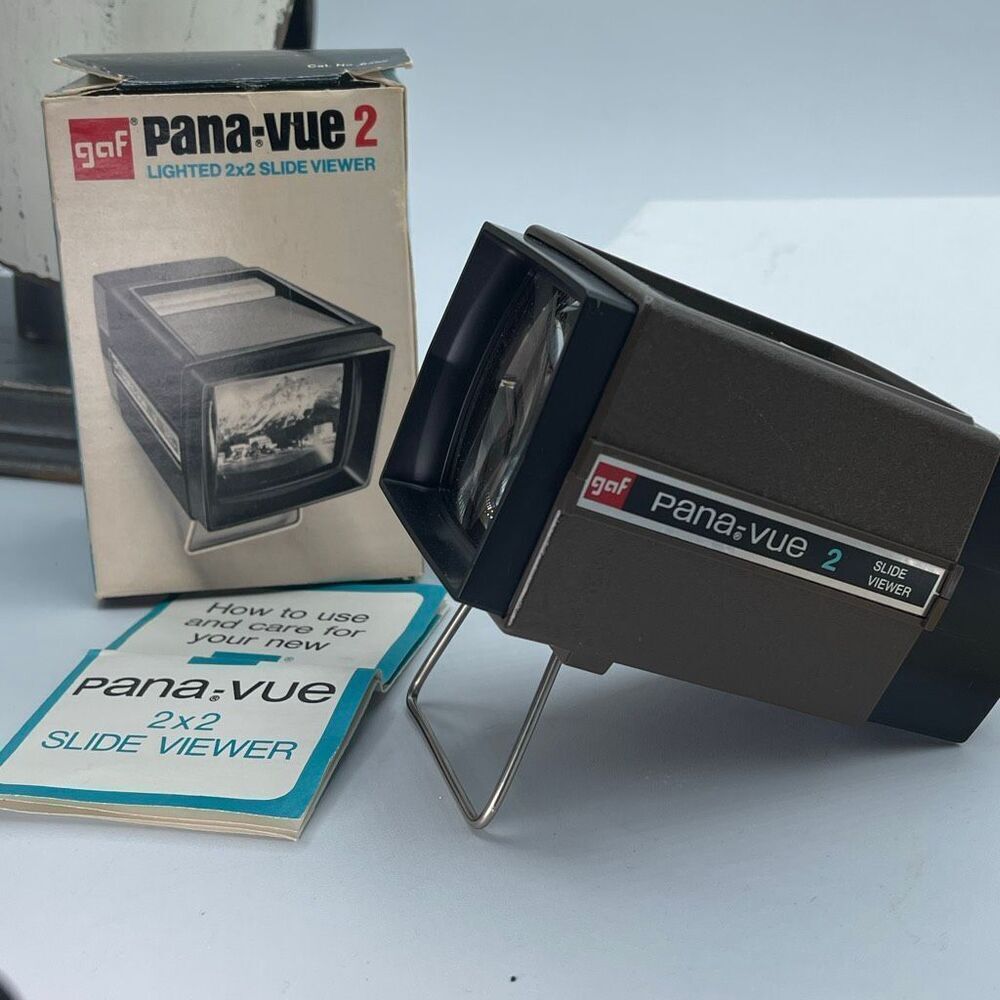 Vintage GAF Pana-Vue 2 lighted 2X2 slide viewer Not tested